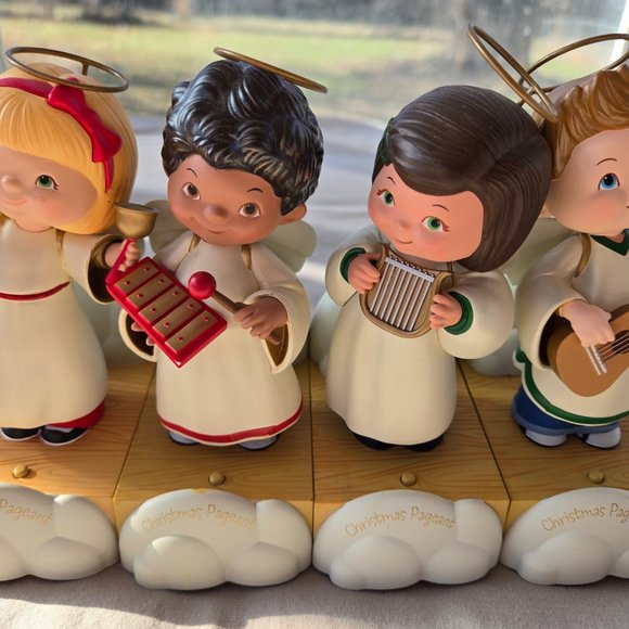 Hallmark 2012 Wireless Children's Angel Choir Pageant Animated Musical - Picture 1 of 13